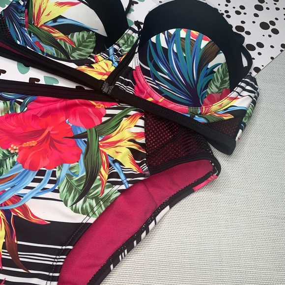 Fashion Nova’ Island Paradise Bikini - Picture 2 of 14